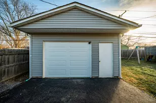 4304 Harbison St, Miami Township, OH 45439 - Photo 38