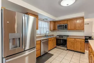 646 Marieda Dr, Union Township, OH 45245 - Photo 8