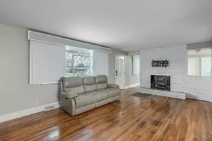 646 Marieda Dr, Union Township, OH 45245 - Photo 2