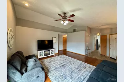 250 Hartford Court, Hamilton Township, OH 45039 - Photo 8