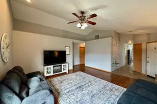 250 Hartford Ct, Hamilton Township, OH 45039 - Photo 8