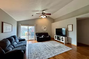 250 Hartford Ct, Hamilton Township, OH 45039 - Photo 6