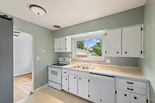 77 E Handel Ln, Green Township, OH 45218 - Photo 4