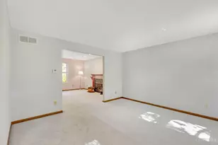 3646 Rackacres Dr, Green Township, OH 45211 - Photo 4