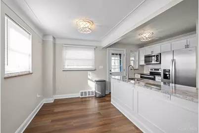 6097 W Fordham Place, Silverton, OH 45213 - Photo 4