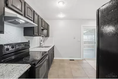 9925 Grasscreek Court, Colerain Township, OH 45231 - Photo 12