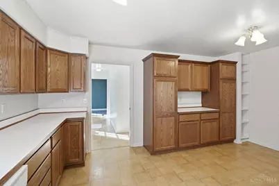 7628 Lesourdsville West Chester Road, West Chester, OH 45069 - Photo 18