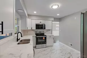 6085 Capri Dr, Cincinnati, OH 45224 - Photo 8