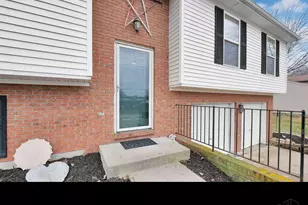 685 Mockingbird Ln, Union Township, OH 45244 - Photo 2