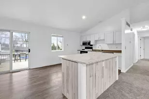 685 Mockingbird Ln, Union Township, OH 45244 - Photo 14