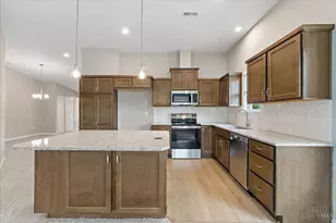 5892 Parkview Ln, Miami Township, OH 45150 - Photo 4