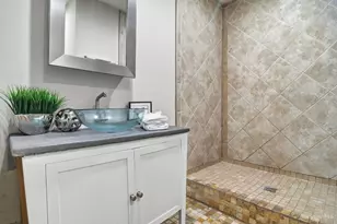 29 Mulberry St, Cincinnati, OH 45202 - Photo 22