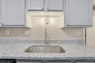 454 Dartmouth Cir, Union Township, OH 45244 - Photo 10