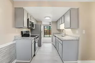 454 Dartmouth Cir, Union Township, OH 45244 - Photo 8