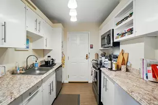 2200 Victory Pkwy, Cincinnati, OH 45206 - Photo 10