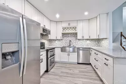 9890 Knollbrook Terrace, Montgomery, OH 45242 - Photo 12