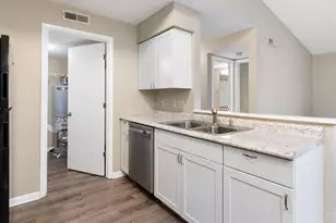 539 Aspen Glen Dr, Union Township, OH 45244 - Photo 4