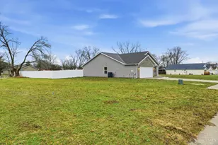 426 Martin Ct, Trenton, OH 45067 - Photo 2