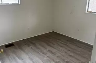 1315 Newport Dr, Springfield Township, OH 45231 - Photo 4