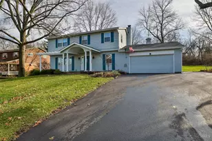 10184 Lochcrest Dr, Springfield Township, OH 45231 - Photo 2