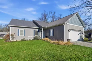 1348 Wagner Dr, Perry Township, OH 45118 - Photo 2