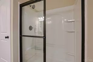 8001 Oakbridge Wy, Cincinnati, OH 45248 - Photo 28
