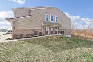 8001 Oakbridge Wy, Cincinnati, OH 45248 - Photo 2