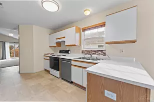 219 Hartford Ct, Hamilton Township, OH 45039 - Photo 8