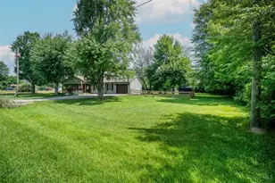 1027 Lorelei Dr, Perry Township, OH 45118 - Photo 2