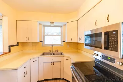 4001 Lovell Avenue, Cheviot, OH 45211 - Photo 8