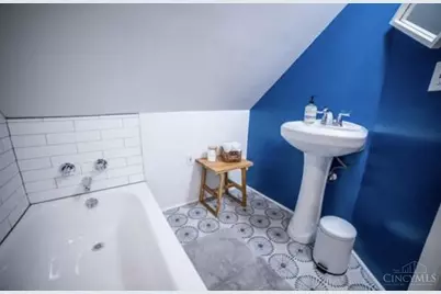1527 Dana Avenue, Cincinnati, OH 45207 - Photo 12