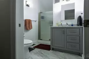 527 Riddle Rd, Cincinnati, OH 45220 - Photo 8