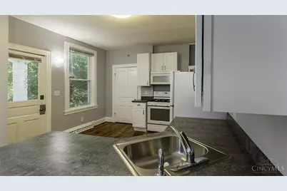 527 Riddle Road, Cincinnati, OH 45220 - Photo 2