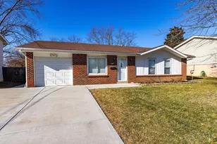 10061 Sturgeon Ln, Colerain Township, OH 45251 - Photo 2