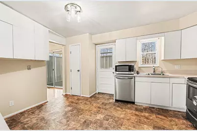 8376 Vicksburg Drive, Symmes Township, OH 45249 - Photo 12