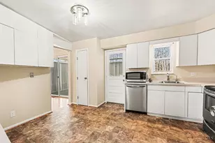 8376 Vicksburg Dr, Symmes Township, OH 45249 - Photo 12