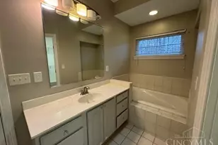 1040 Olde Station Ct, Fairfield, OH 45014 - Photo 10