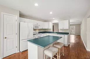 5491 Asbury Lake Dr, Green Township, OH 45247 - Photo 6