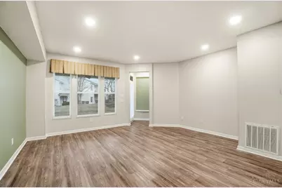 2002 Commons Circle Drive, Batavia Township, OH 45103 - Photo 12