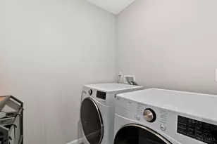 2857 Pine Leaf Ct, Hamilton, OH 45013 - Photo 10