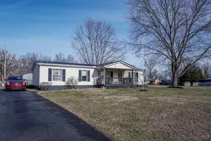 11493 Highland Hills Dr, Paint Township, OH 45133 - Photo 2