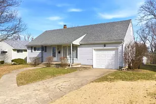 124 Gregory Ln, Hamilton, OH 45013 - Photo 2