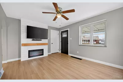 2258 Hunt Road, Reading, OH 45215 - Photo 8