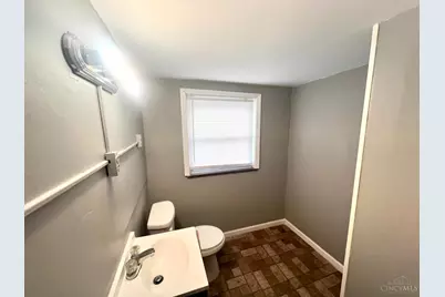 3162 Sunshine Avenue, Cincinnati, OH 45211 - Photo 12