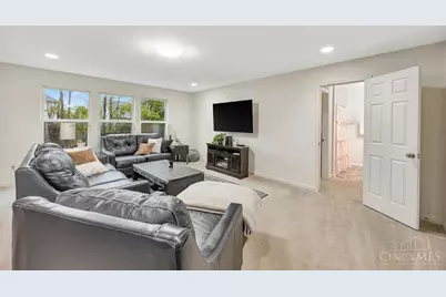 723 Grande Oaks Drive, Hamilton Township, OH 45152 - Photo 16