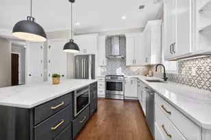 220 Vintage Club Dr, Montgomery, OH 45249 - Photo 2