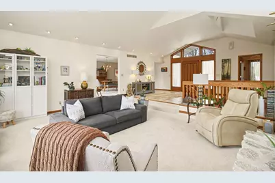 6195 Squirrelwoods Lane, Green Township, OH 45247 - Photo 6