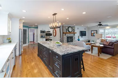 625 Hilltop Lane, Wyoming, OH 45215 - Photo 14