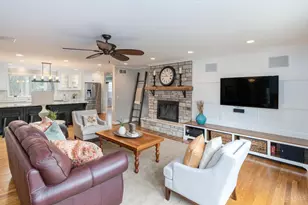 625 Hilltop Ln, Wyoming, OH 45215 - Photo 8