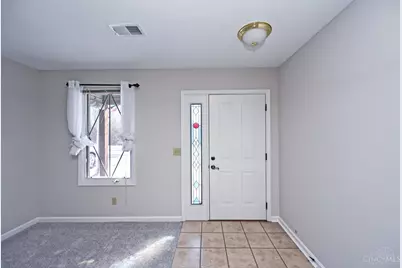 228 Edinburgh Lane, Springdale, OH 45246 - Photo 6